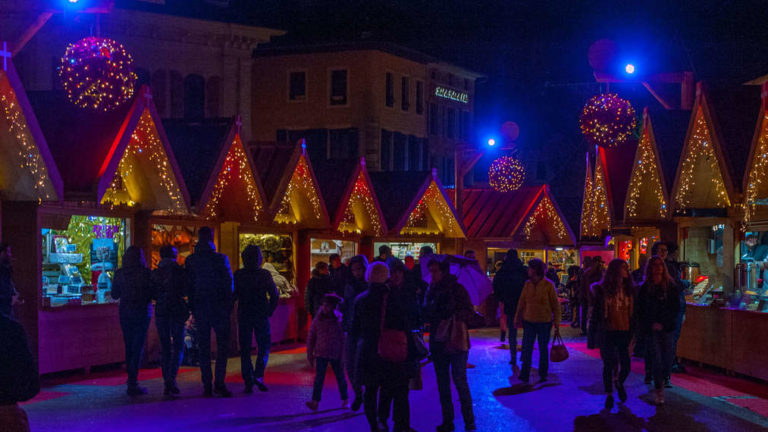 Le marché de Noël d'Annecy, une activité incontournables des fêtes en Haute-Savoie